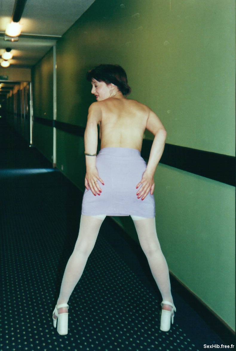 043
